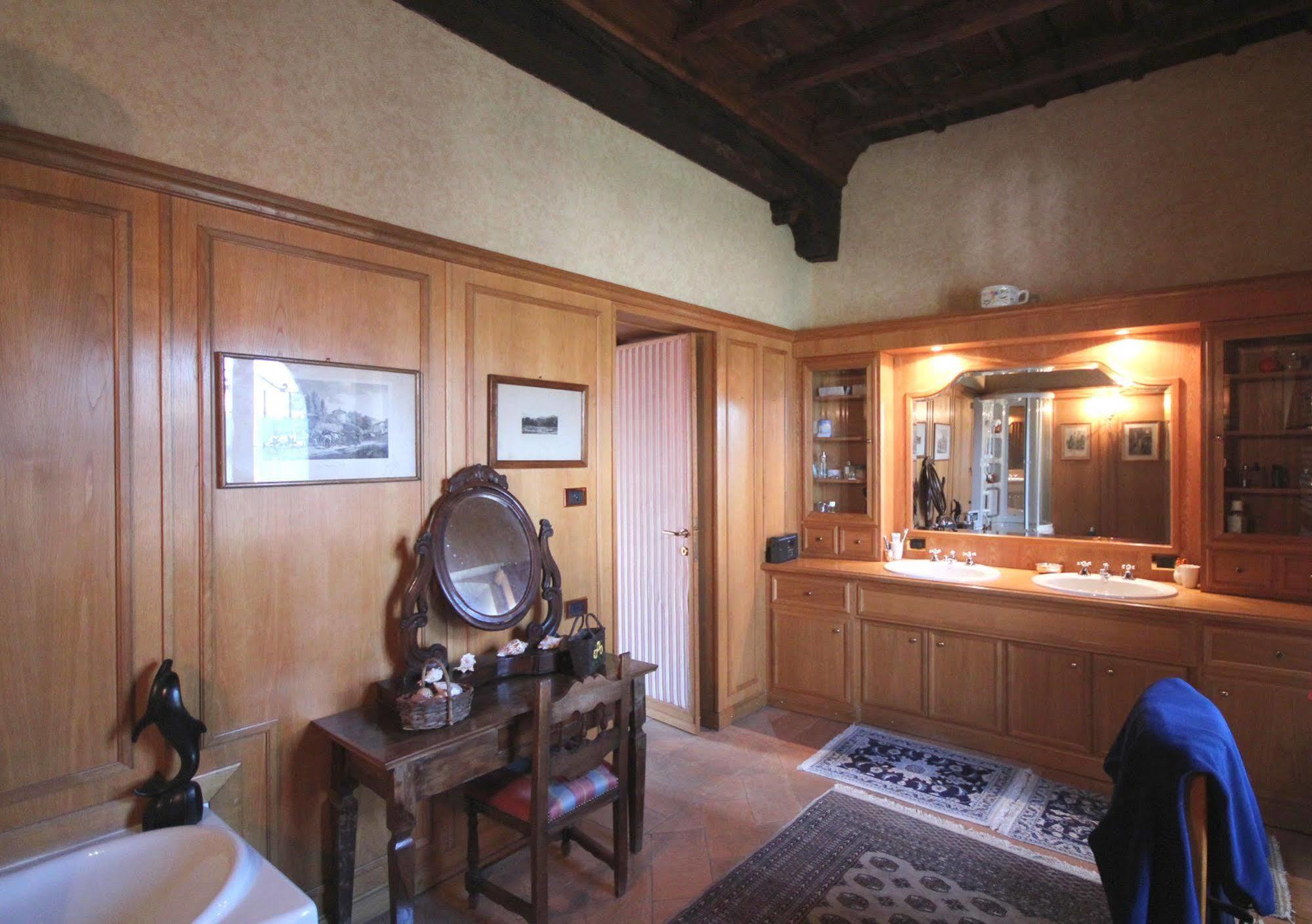 Castello Di *