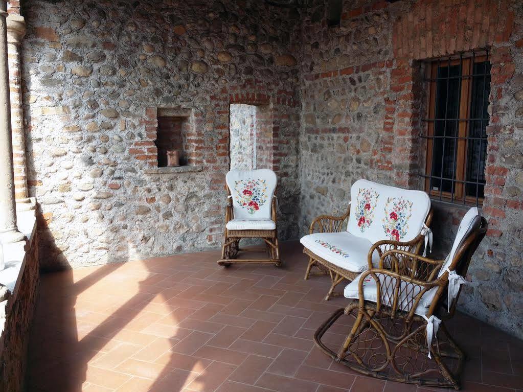 Castello Di Bed & Breakfast Cernusco Lombardone